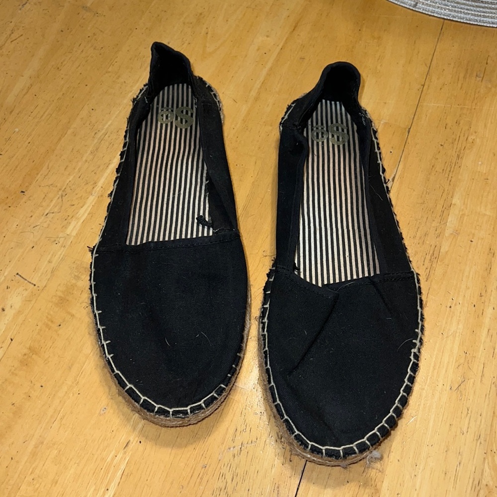 Blue fabric straw sole flats